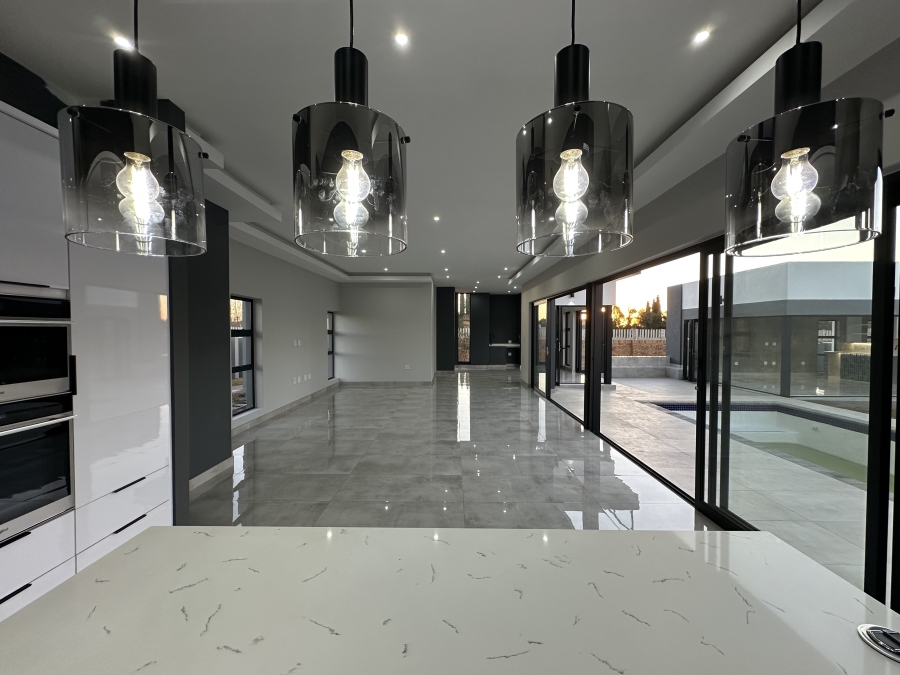 5 Bedroom Property for Sale in Midstream Heights Gauteng