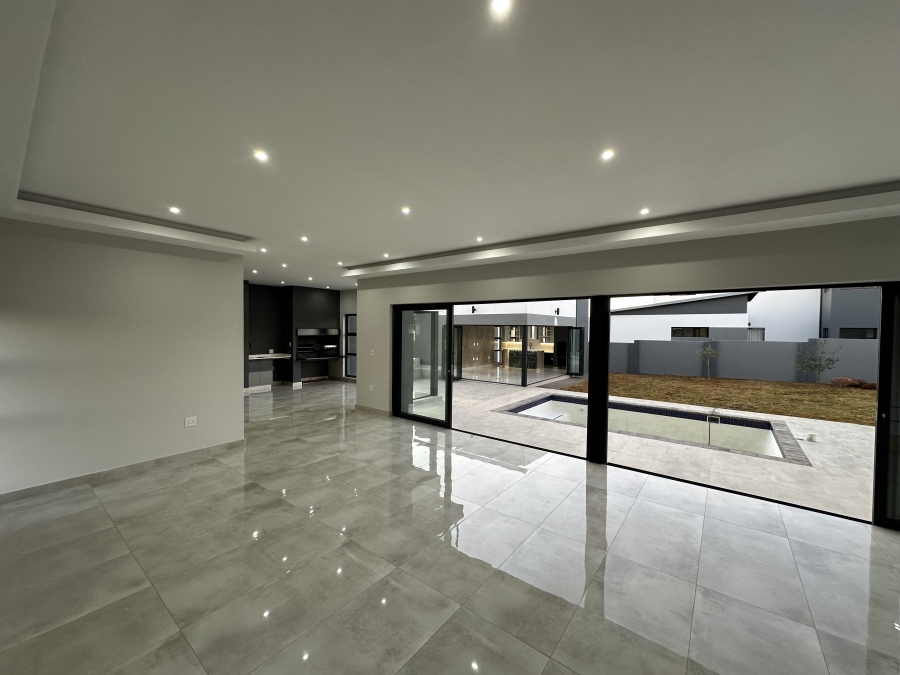5 Bedroom Property for Sale in Midstream Heights Gauteng