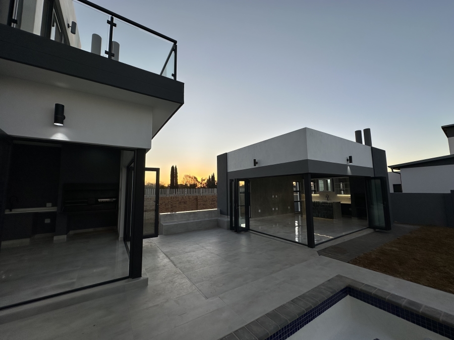 5 Bedroom Property for Sale in Midstream Heights Gauteng