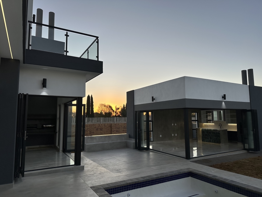 5 Bedroom Property for Sale in Midstream Heights Gauteng