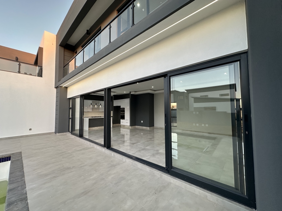 5 Bedroom Property for Sale in Midstream Heights Gauteng