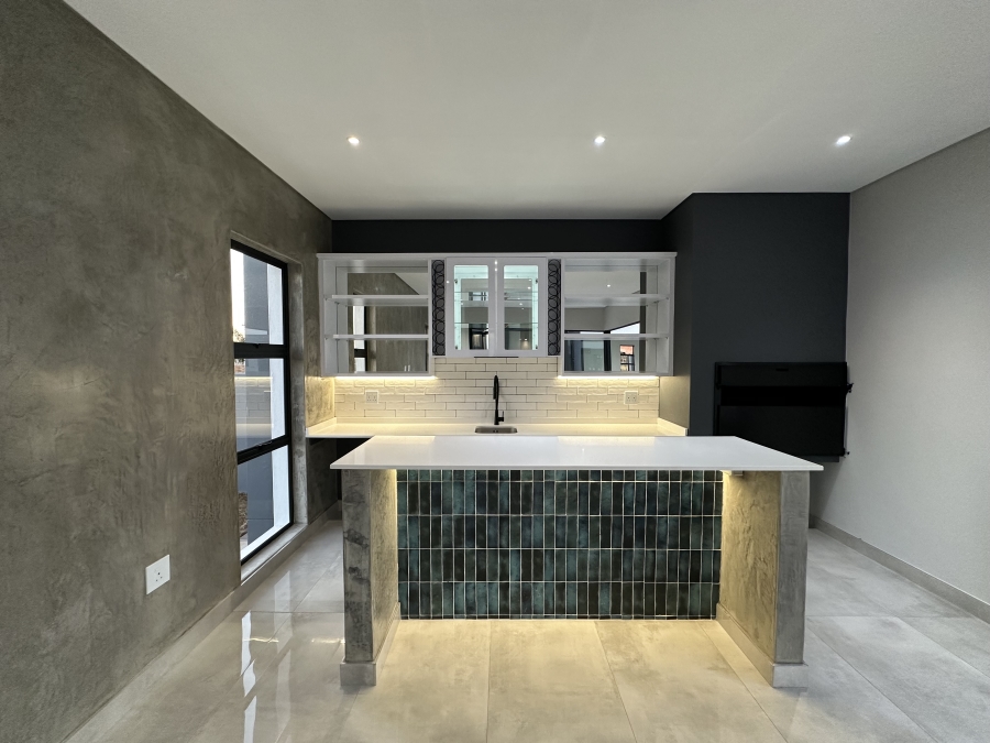 5 Bedroom Property for Sale in Midstream Heights Gauteng