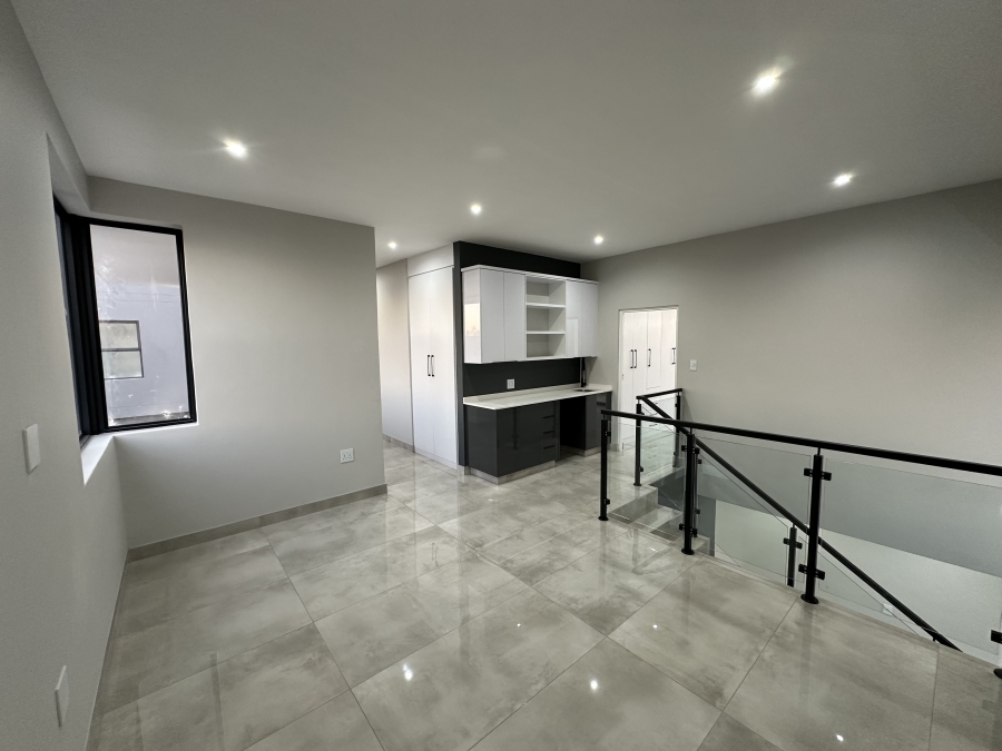 5 Bedroom Property for Sale in Midstream Heights Gauteng
