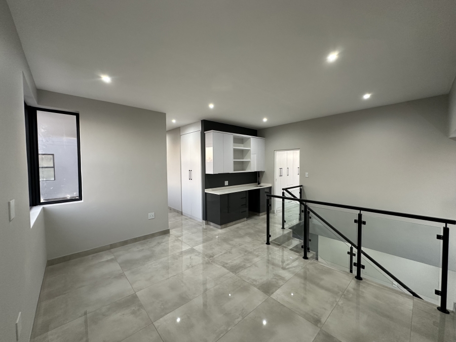 5 Bedroom Property for Sale in Midstream Heights Gauteng