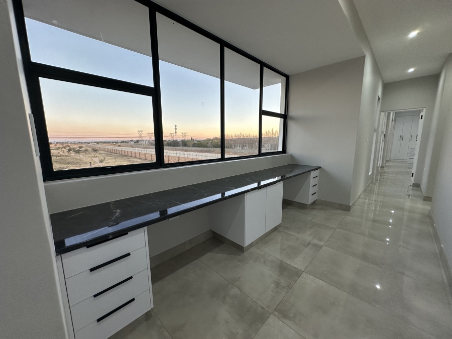 5 Bedroom Property for Sale in Midstream Heights Gauteng