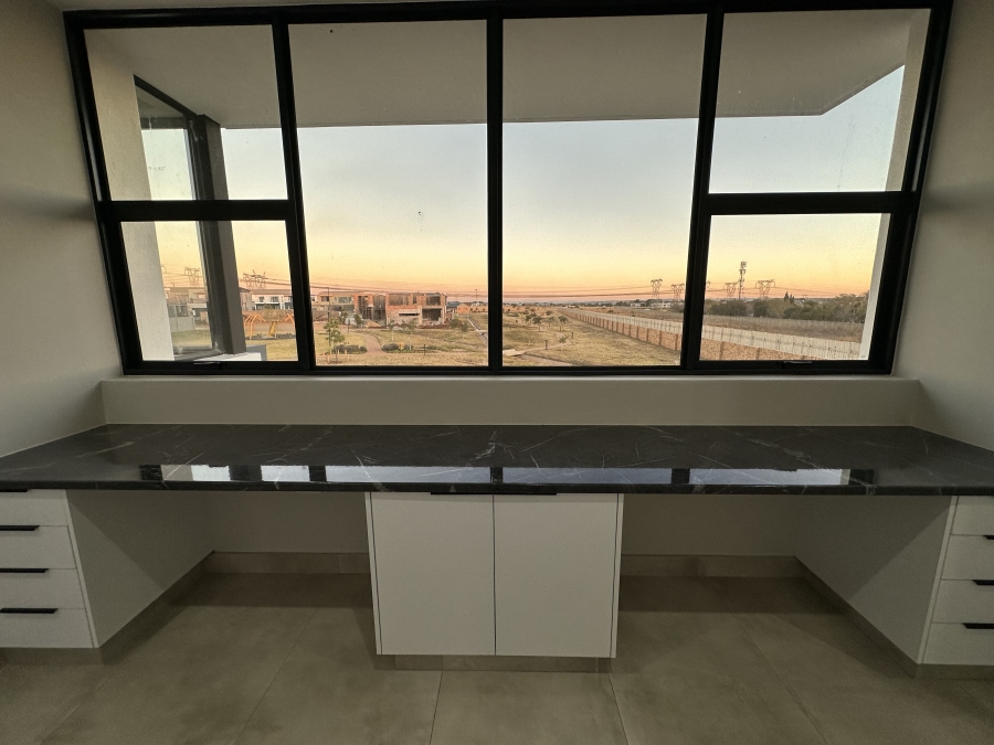 5 Bedroom Property for Sale in Midstream Heights Gauteng