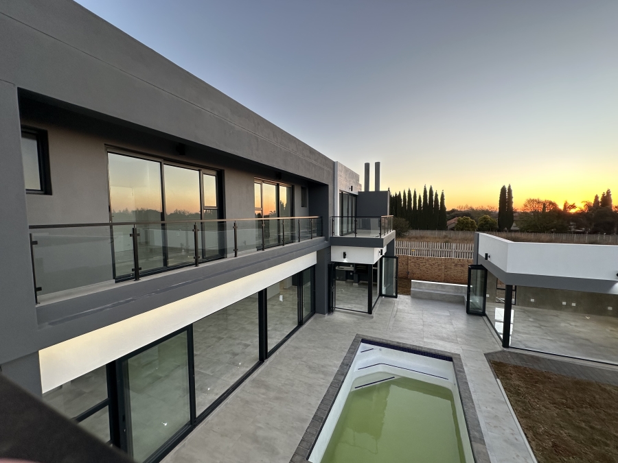 5 Bedroom Property for Sale in Midstream Heights Gauteng