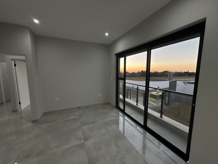 5 Bedroom Property for Sale in Midstream Heights Gauteng