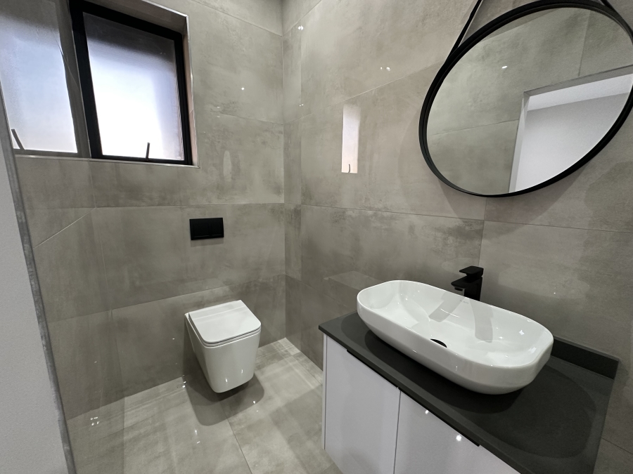 5 Bedroom Property for Sale in Midstream Heights Gauteng