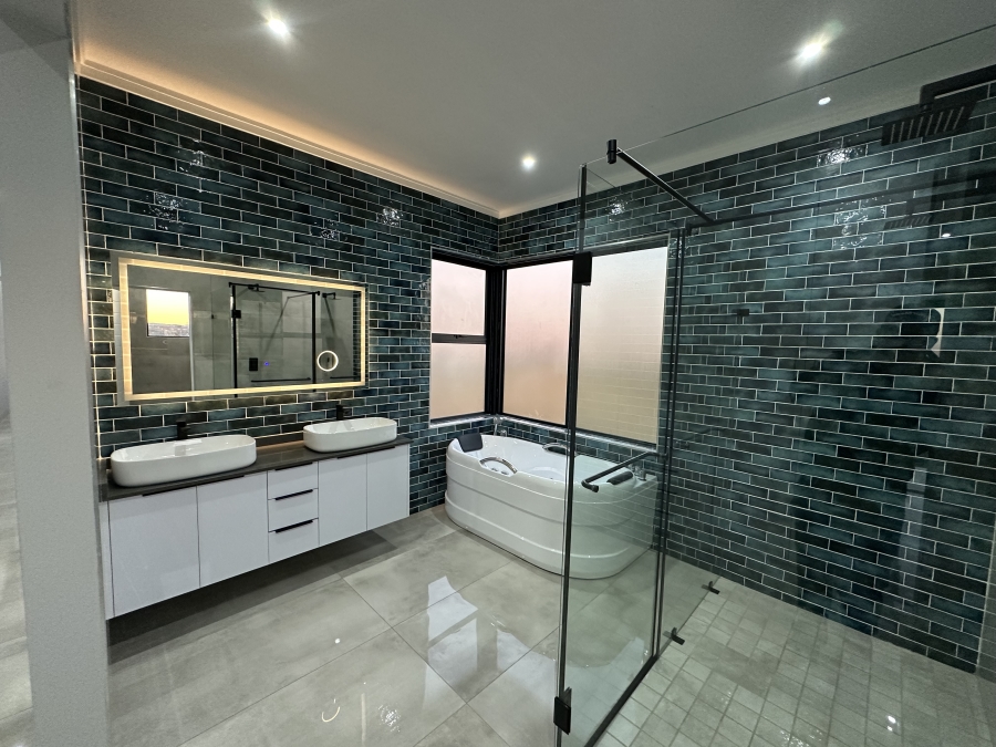 5 Bedroom Property for Sale in Midstream Heights Gauteng