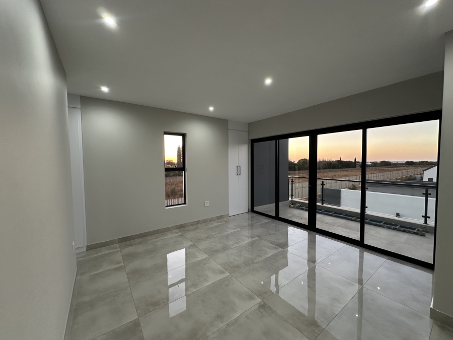 5 Bedroom Property for Sale in Midstream Heights Gauteng