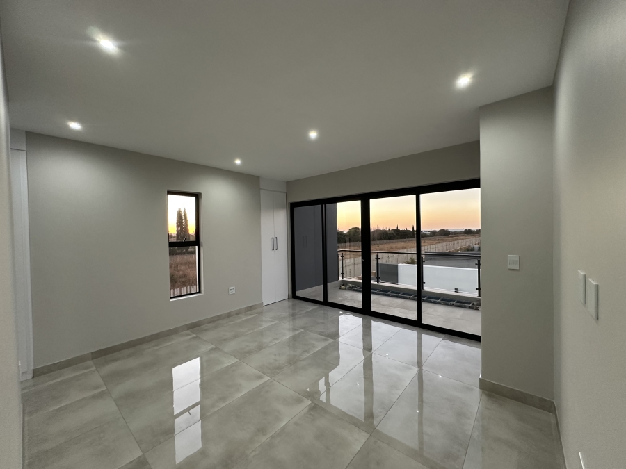 5 Bedroom Property for Sale in Midstream Heights Gauteng