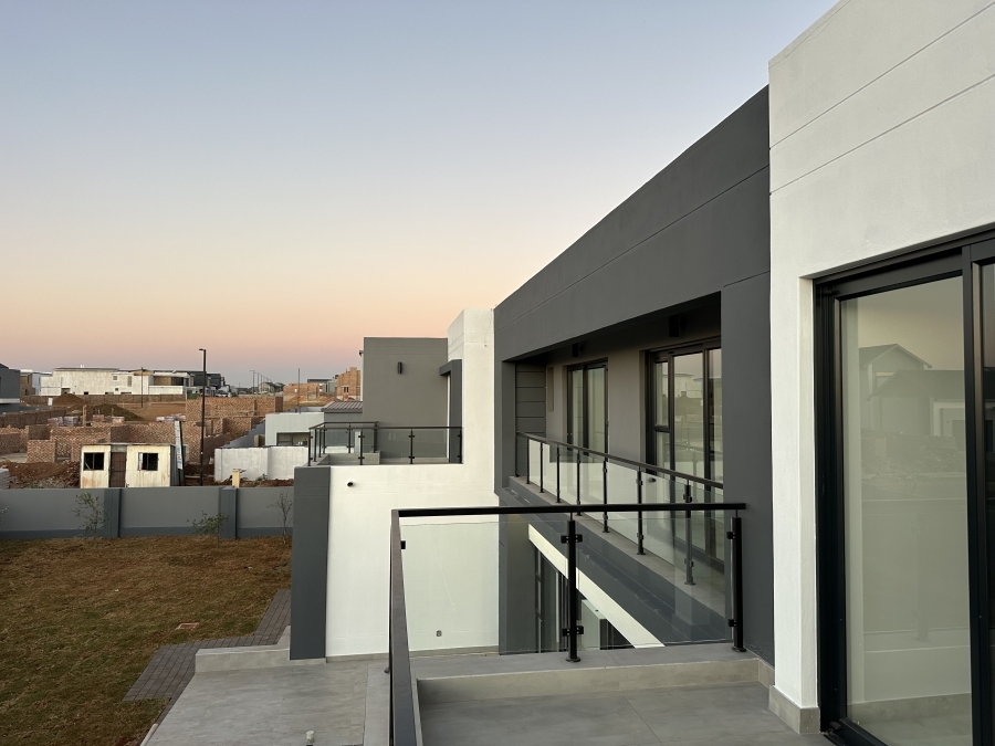 5 Bedroom Property for Sale in Midstream Heights Gauteng