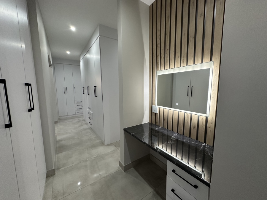 5 Bedroom Property for Sale in Midstream Heights Gauteng