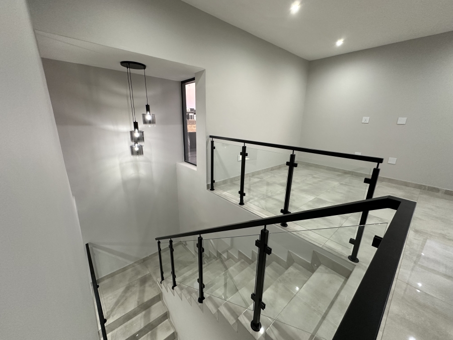 5 Bedroom Property for Sale in Midstream Heights Gauteng