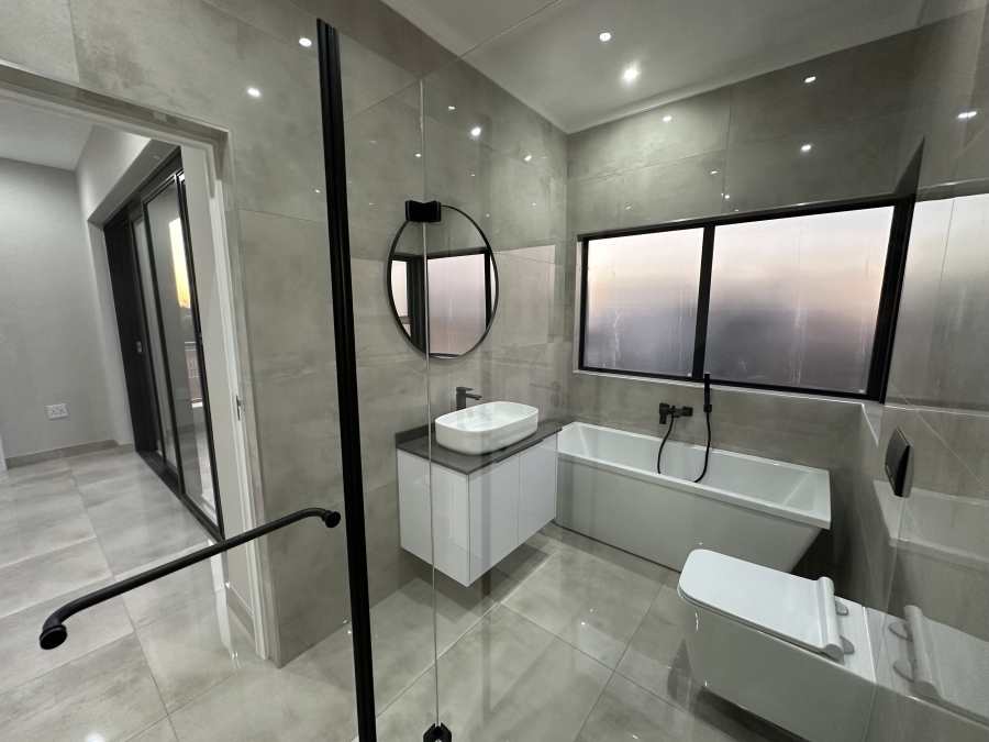 5 Bedroom Property for Sale in Midstream Heights Gauteng