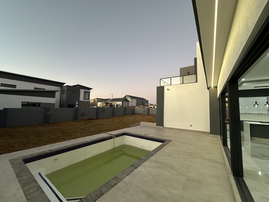 5 Bedroom Property for Sale in Midstream Heights Gauteng