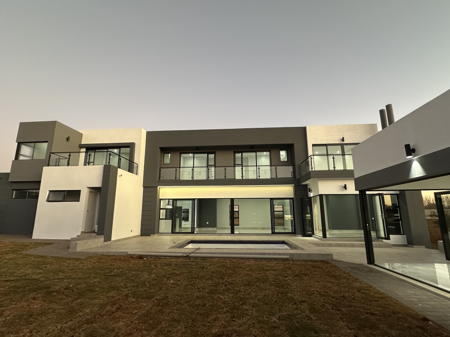 5 Bedroom Property for Sale in Midstream Heights Gauteng