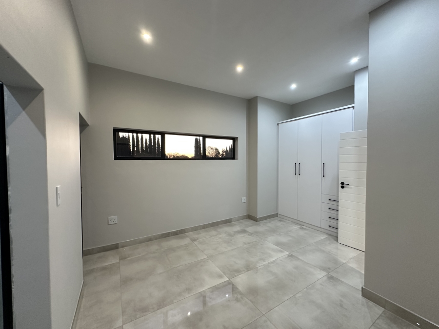 5 Bedroom Property for Sale in Midstream Heights Gauteng