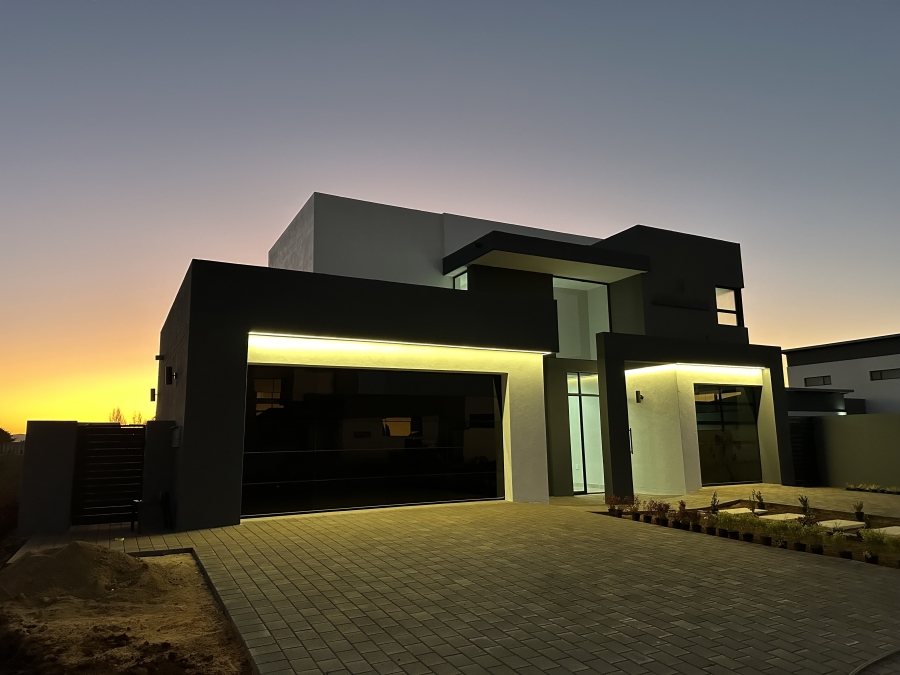 5 Bedroom Property for Sale in Midstream Heights Gauteng
