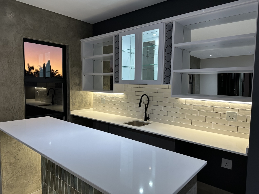 5 Bedroom Property for Sale in Midstream Heights Gauteng