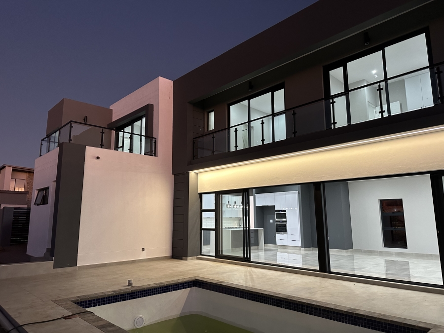 5 Bedroom Property for Sale in Midstream Heights Gauteng