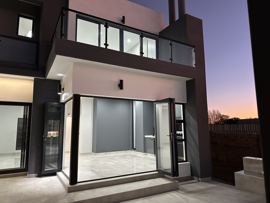 5 Bedroom Property for Sale in Midstream Heights Gauteng