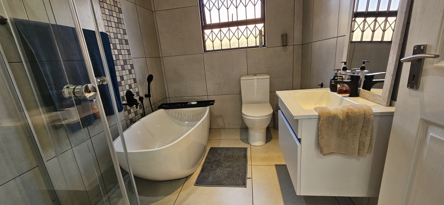 3 Bedroom Property for Sale in New Redruth Gauteng