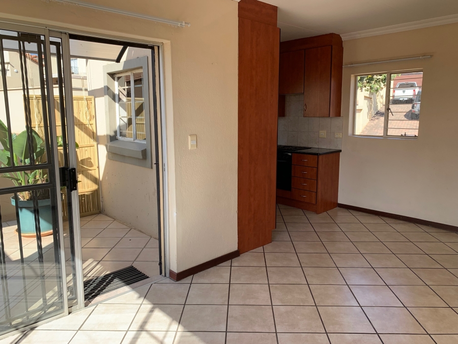 1 Bedroom Property for Sale in La Montagne Gauteng