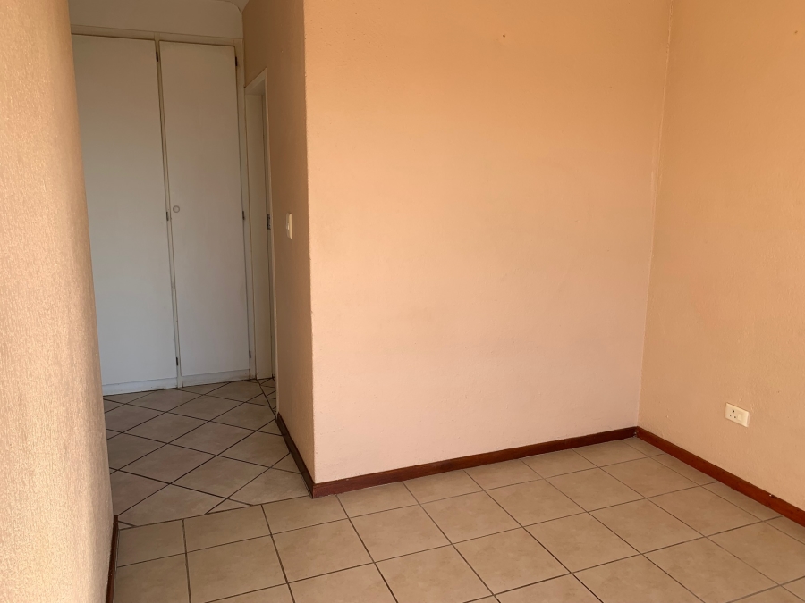 1 Bedroom Property for Sale in La Montagne Gauteng