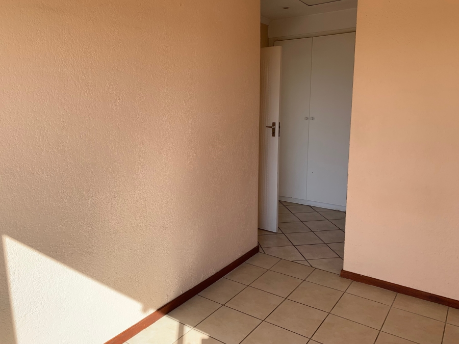 1 Bedroom Property for Sale in La Montagne Gauteng