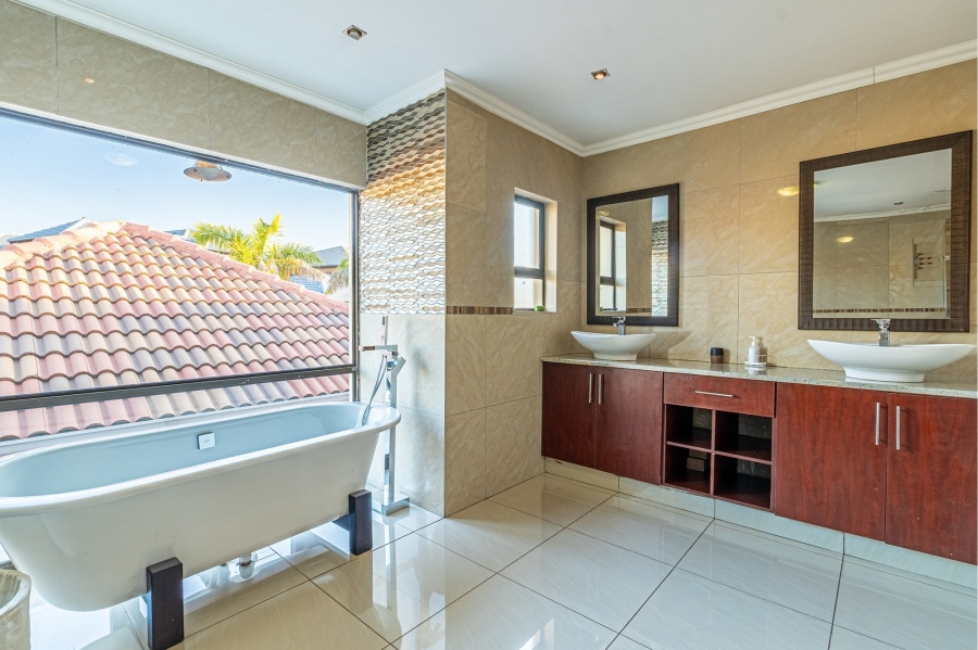 4 Bedroom Property for Sale in Blue Valley Golf Estate Gauteng