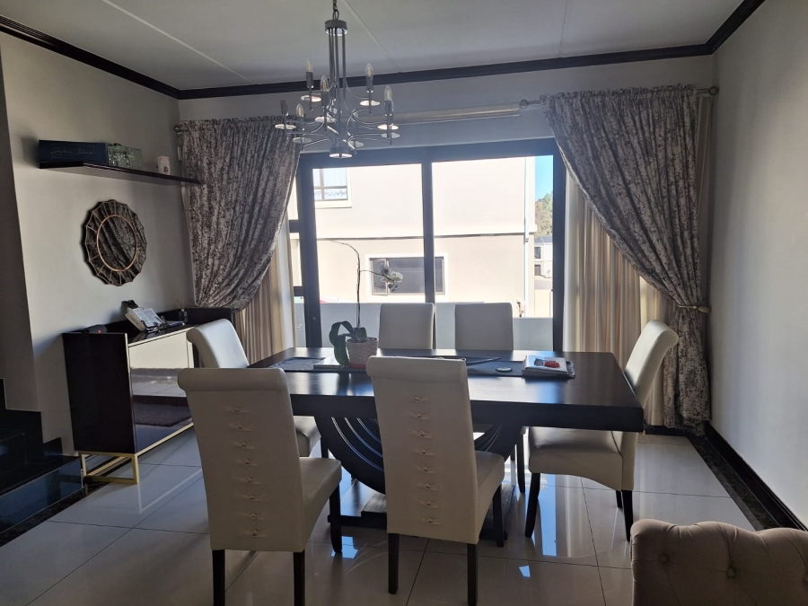 To Let 3 Bedroom Property for Rent in Fourways Gauteng
