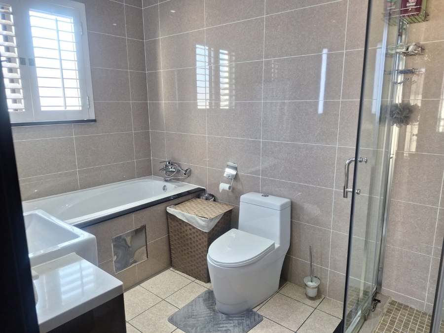 To Let 3 Bedroom Property for Rent in Fourways Gauteng