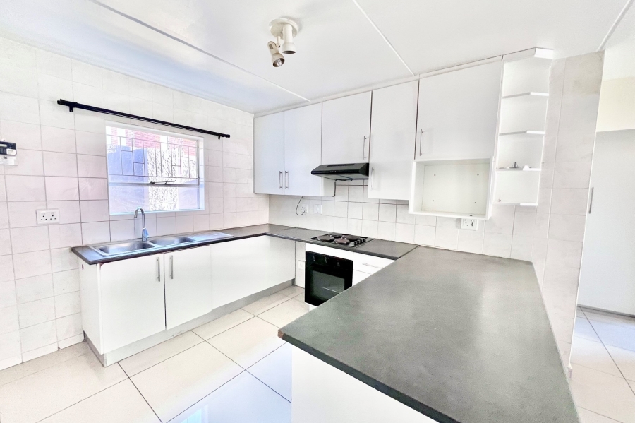 2 Bedroom Property for Sale in Vorna Valley Gauteng