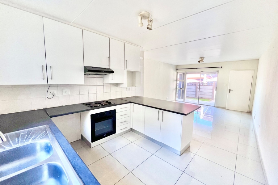 2 Bedroom Property for Sale in Vorna Valley Gauteng