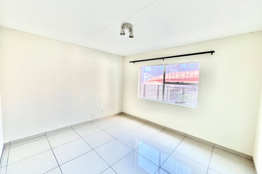2 Bedroom Property for Sale in Vorna Valley Gauteng