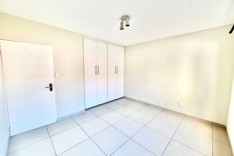 2 Bedroom Property for Sale in Vorna Valley Gauteng