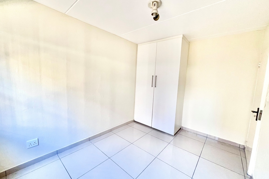 2 Bedroom Property for Sale in Vorna Valley Gauteng