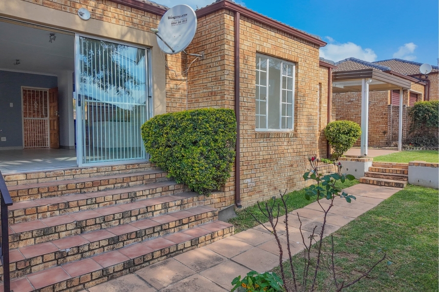 To Let 3 Bedroom Property for Rent in Honeydew Manor Gauteng