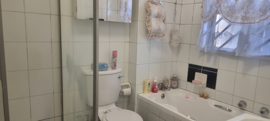 1 Bedroom Property for Sale in Morningside Gauteng