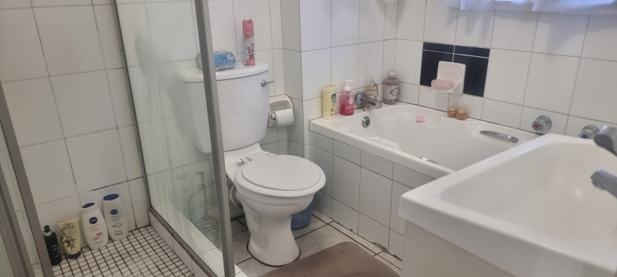 1 Bedroom Property for Sale in Morningside Gauteng
