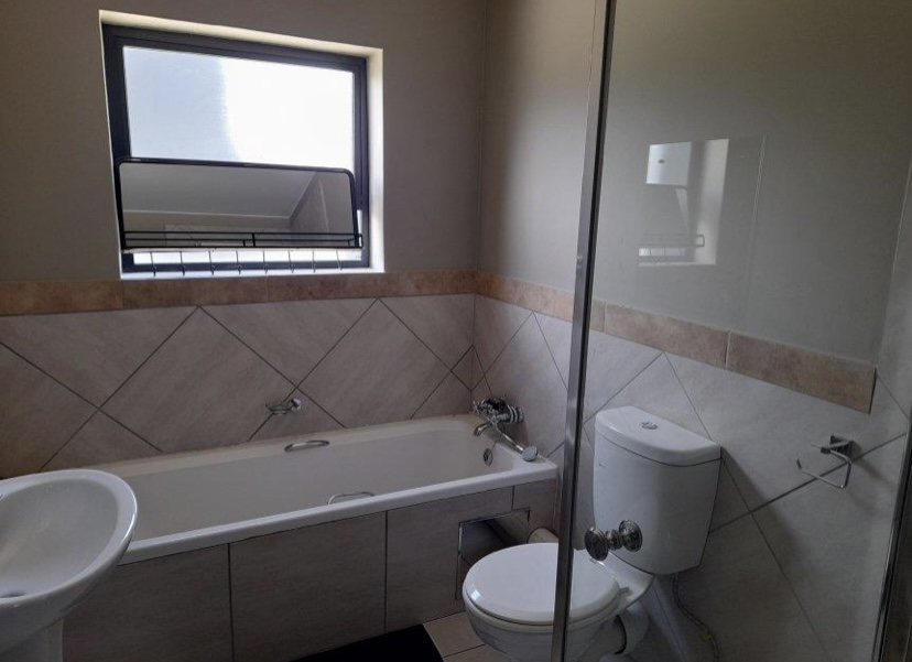 To Let 3 Bedroom Property for Rent in Glen Austin Gauteng