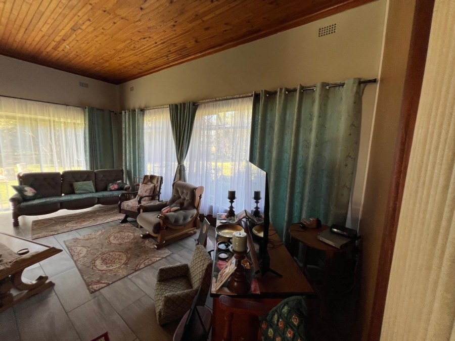 3 Bedroom Property for Sale in Unitas Park Gauteng