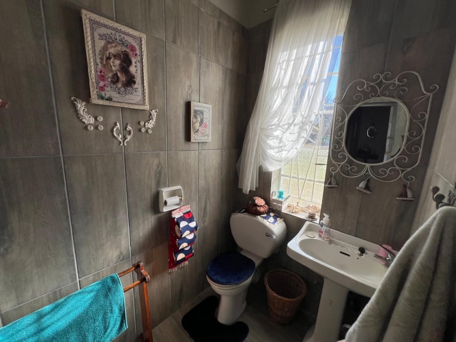 3 Bedroom Property for Sale in Unitas Park Gauteng