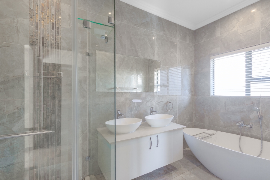 4 Bedroom Property for Sale in Barbeque Downs Gauteng