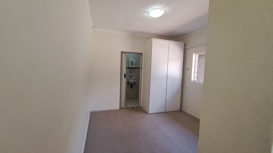 To Let 1 Bedroom Property for Rent in Roodekrans Gauteng