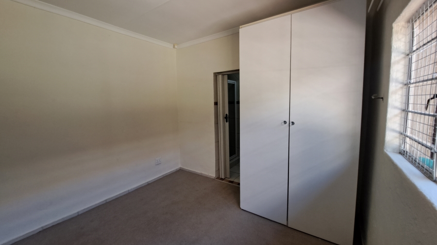 To Let 1 Bedroom Property for Rent in Roodekrans Gauteng