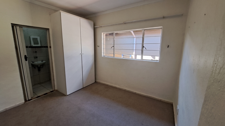 To Let 1 Bedroom Property for Rent in Roodekrans Gauteng