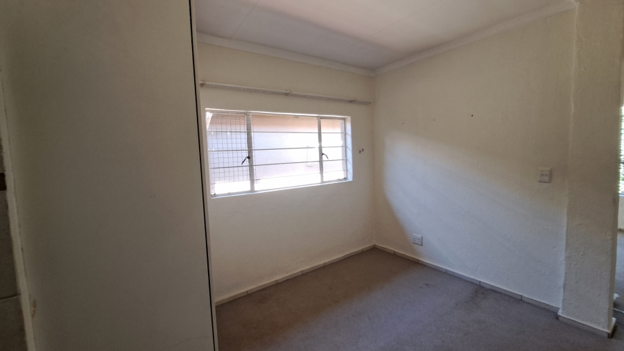 To Let 1 Bedroom Property for Rent in Roodekrans Gauteng